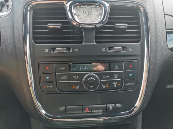 Lancia Voyager S 2.8 CRD 7 Sitze Navi TÜV Neu+Garantie – Bild 18