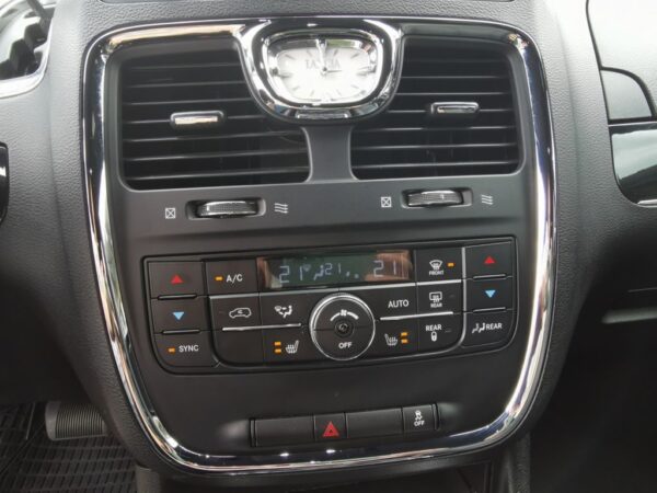 Lancia Voyager S 2.8 CRD 7 Sitze Navi TÜV Neu+Garantie – Bild 16
