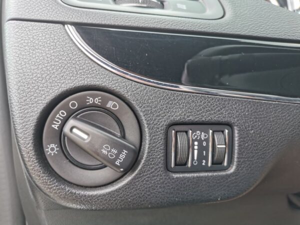 Lancia Voyager S 2.8 CRD 7 Sitze Navi TÜV Neu+Garantie – Bild 17